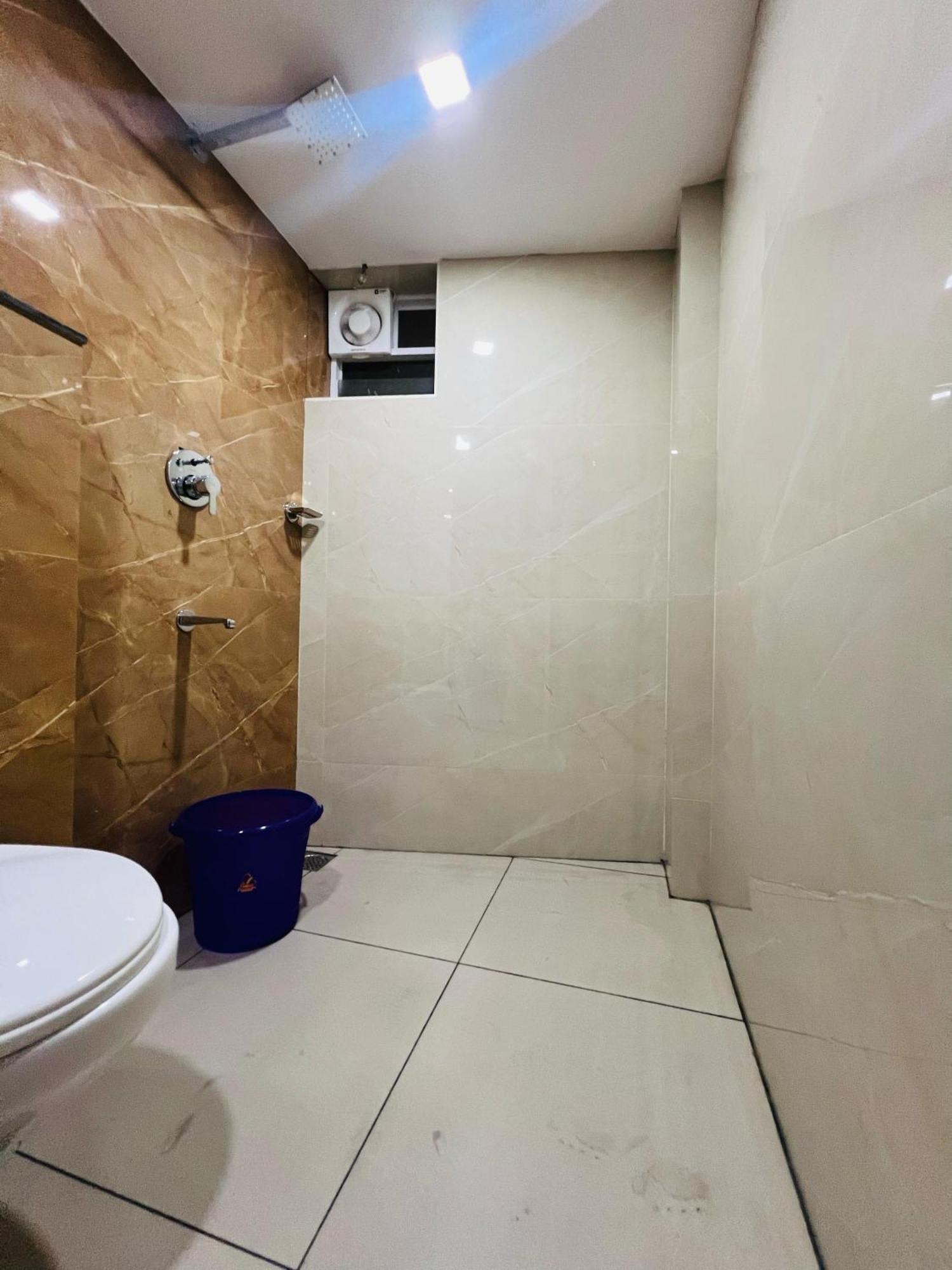 Gypsy Hotel Cusat Kochi Luaran gambar