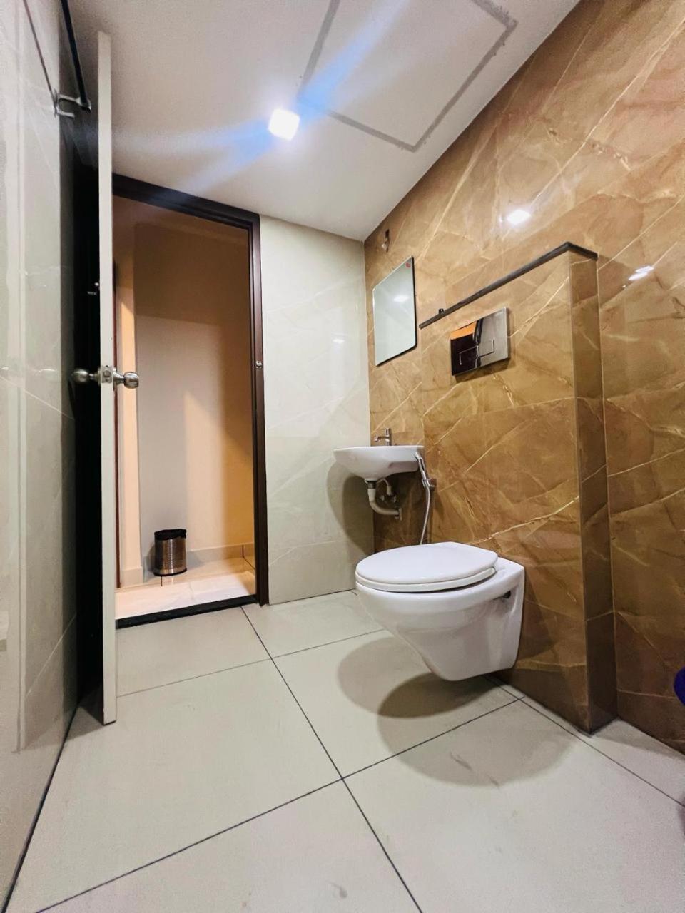 Gypsy Hotel Cusat Kochi Luaran gambar